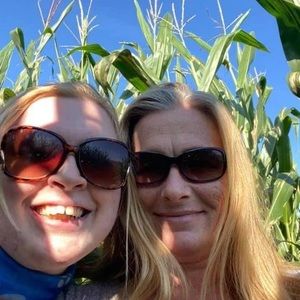 Meet your Posher, Iris